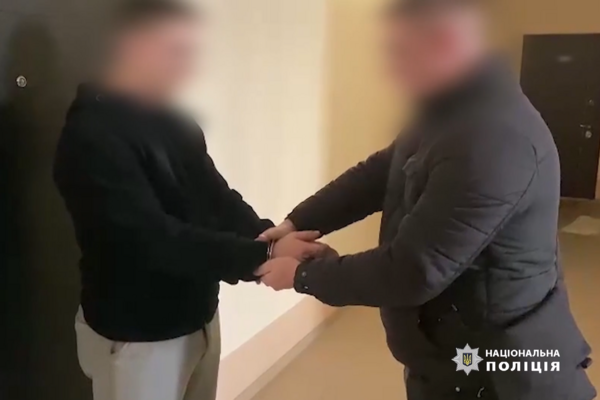 Мошенники на три миллиона гривен обманули мать погибшего воина из Одесской области Мошенники на три миллиона гривен обманули мать погибшего воина из Одесской области