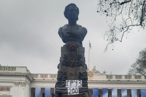 "Груз 200": на памятнике Пушкину в Одессе появилась надпись