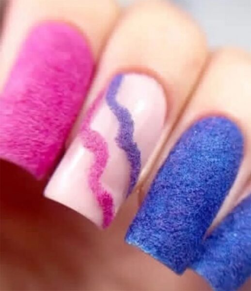 Fluffy nails: соцмережі захопила мода на&nbsp;&laquo;пухнастий манікюр&raquo;