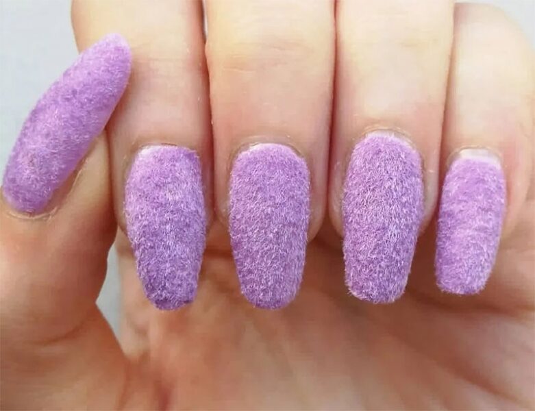 Fluffy nails: соцмережі захопила мода на&nbsp;&laquo;пухнастий манікюр&raquo;