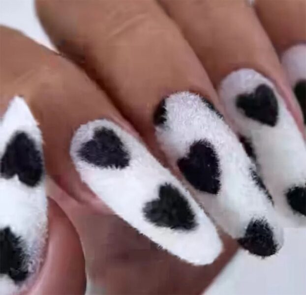 Fluffy nails: соцмережі захопила мода на&nbsp;&laquo;пухнастий манікюр&raquo;