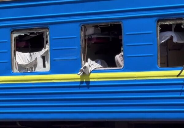 В результате атаки по Днепропетровской области пострадал поезд "Одесса-Запорожье" с людьми