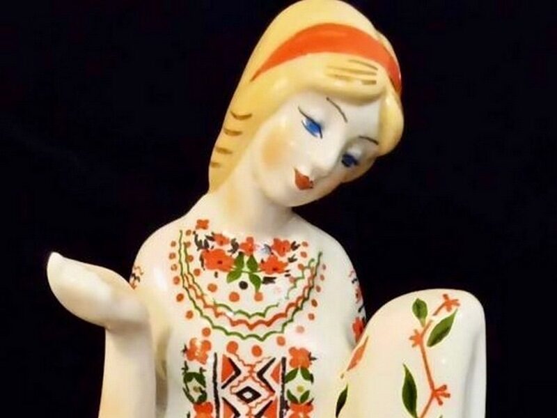 &laquo;Українські фарфористи створили галерею неймовірних образів вишивальниць&raquo;,&nbsp;&mdash; колекціонерка Людмила Карпінська-Романюк