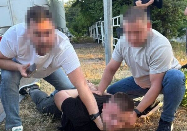 Поездки во время комендантского часа: в Одессе полицейский требовал взятки у таксистов Поездки во время комендантского часа: в Одессе полицейский требовал взятки у таксистов