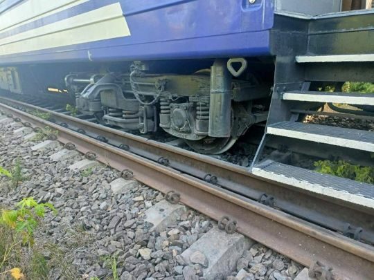 На&nbsp;Закарпатті зійшли з&nbsp;рейок три вагони пасажирського поїзда: подробиці від&nbsp;УЗ