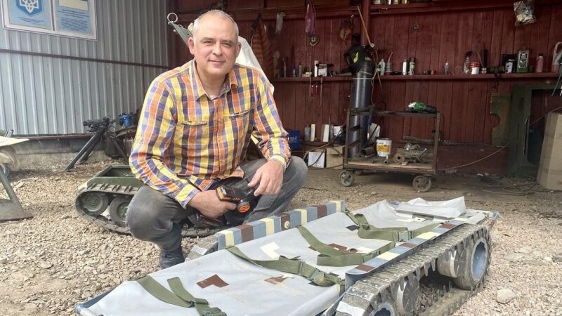 Створені для евакуації поранених з&nbsp;поля бою: в&nbsp;Києві налагодили виробництво дистанційно керованих електронош