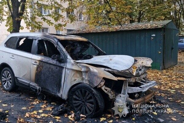 Поджог автомобилей на Черемушках в Одессе: полицейские задержали виновного