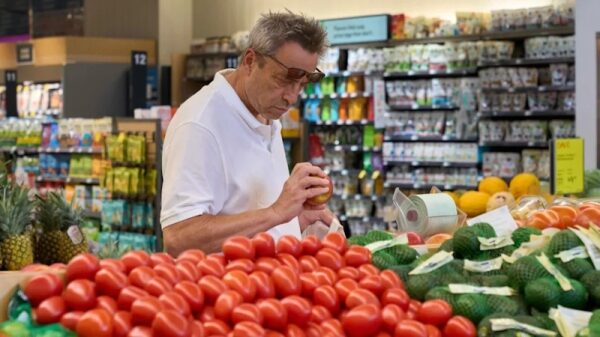 Трамп отменяет тарифы на десятки продуктов питания