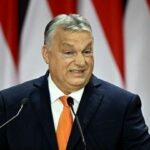 Мільйони анкет проти допомоги Україні: Орбан повезе на саміт ЄС стоси паперів
