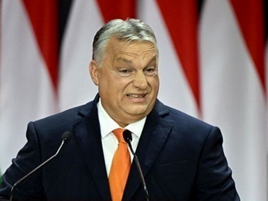 Мільйони анкет проти допомоги Україні: Орбан повезе на&nbsp;саміт&nbsp;ЄС стоси паперів