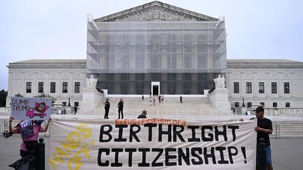 Верховный суд США рассмотрит дело о гражданстве по праву рождения