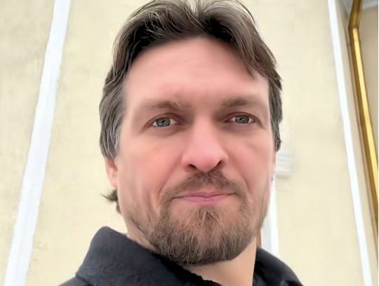 Різдво у&nbsp;січні святкують тільки малороси&nbsp;&mdash; українці розкритикували Усика: що&nbsp;відповів відомий боксер