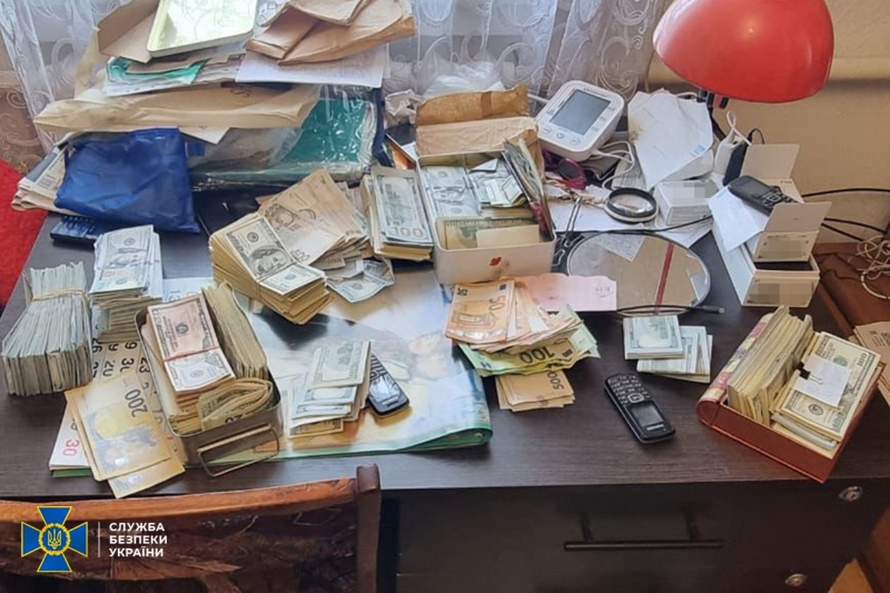 Сотні тисяч доларів та&nbsp;фіктивні довідки за&nbsp;ухилення від мобілізації: СБУ викрила голову ВЛК (фото)