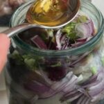 Мінімум інгредієнтів, максимум смаку: відомий кулінар поділився рецептом ідеального посола скумбрії