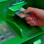 Що робити, якщо банкомат відключився у момент зняття грошей: докладна інструкція