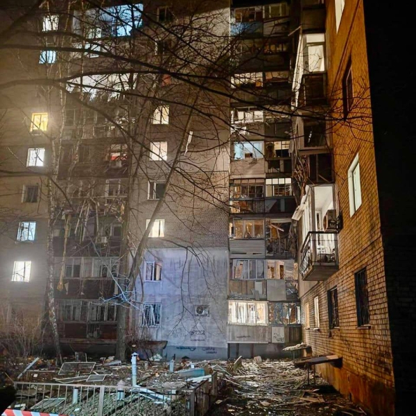 Нічна атака на&nbsp;Дніпро: пошкоджено багатоповерхівки, є&nbsp;поранені (фото, відео)