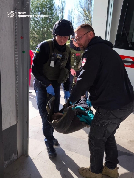 Терор проти цивільних: ворог атакував маршрутку в&nbsp;центрі Нікополя, багато жертв (фото)