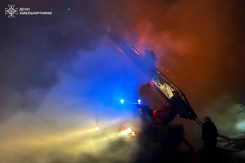 У&nbsp;Хмельницькому та&nbsp;Луцьку пожежі після нічного нальоту російських дронів (фото)